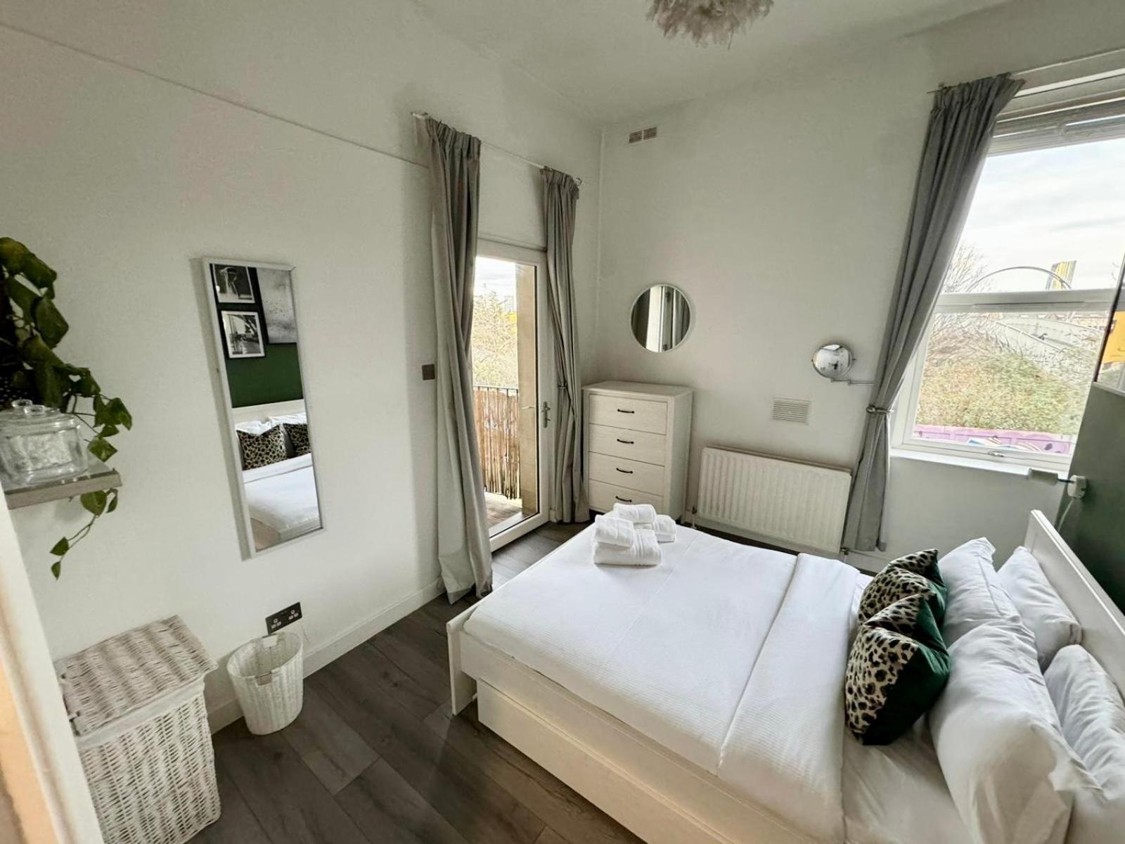 Spacious Modern 1-Bed Apartment Near Victoria Park Λονδίνο Εξωτερικό φωτογραφία
